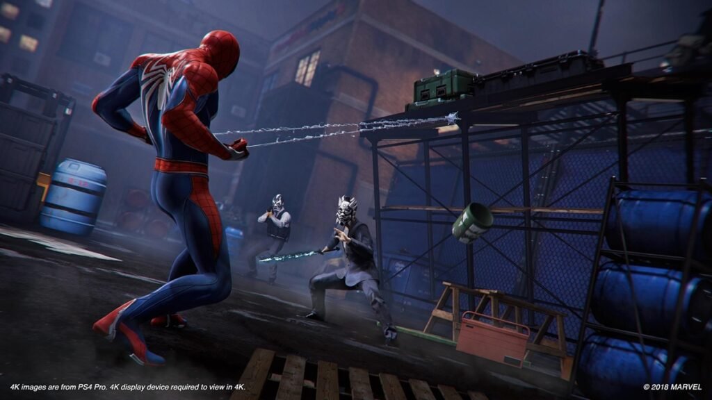 Miles Morales balanceándose entre los edificios de Nueva York en Marvel's Spider-Man: Miles Morales.
