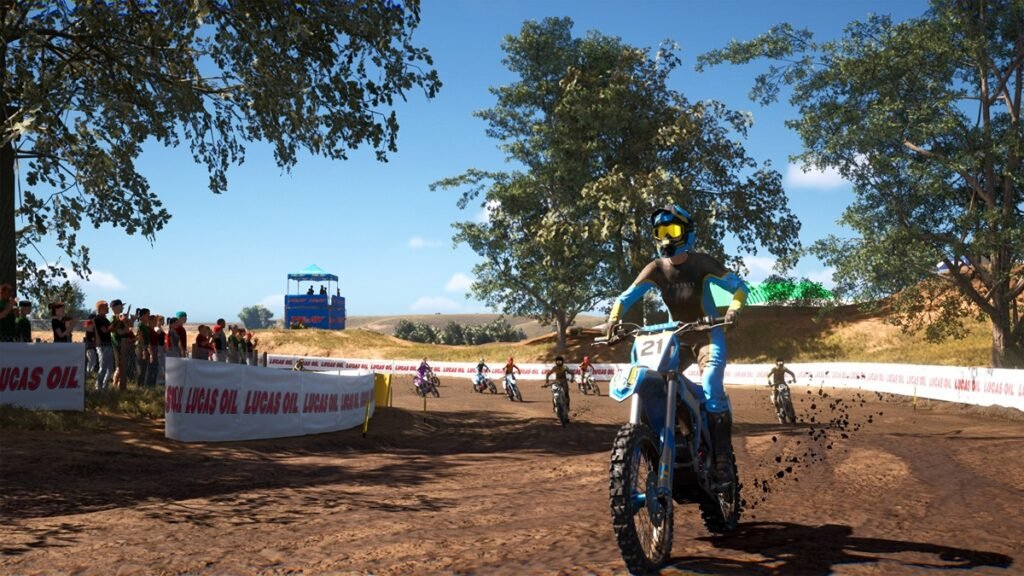 Motos de motocross, cuatriciclos ATV y vehículos UTV en MX vs ATV Legends para PS4 y PS5, videojuego de carreras off-road y competición todoterreno.